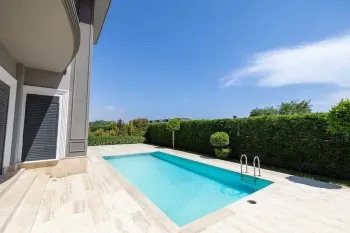 فلل جميلة عصرية بتصميم فاخرة للبيع في بيليك